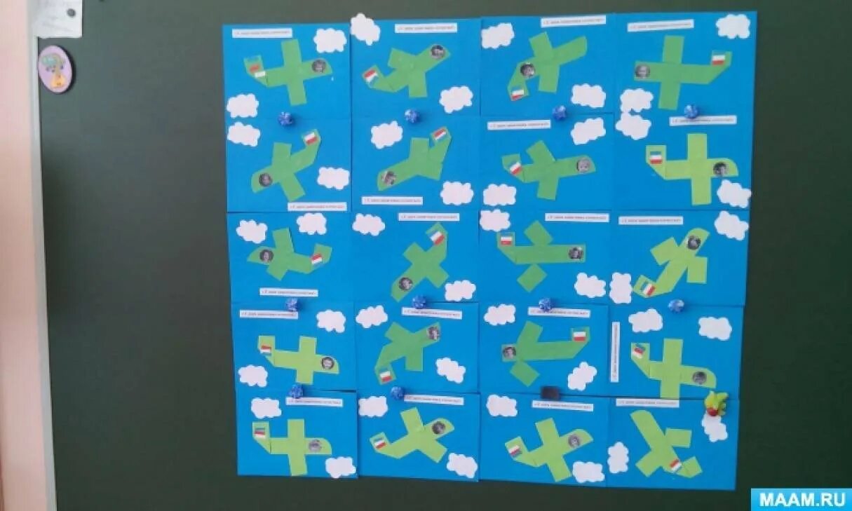 Летят самолеты. Коллективная аппликация летящие самолеты. Самолеты коллективная работа в средней группе. Аппликация в средней группе. Коллективная работа самолеты.