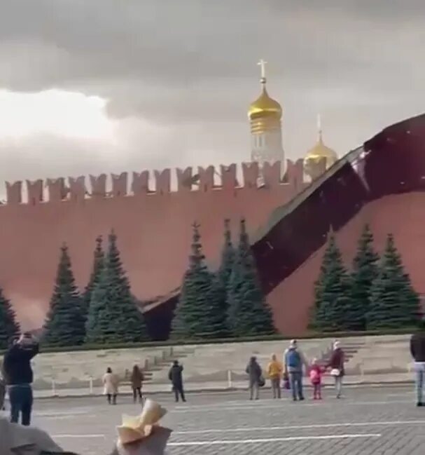 Кремль стреляли. Ураган в Москве 1998 Кремлевская стена. Зубцы Московского Кремля. Бойницы Кремля.