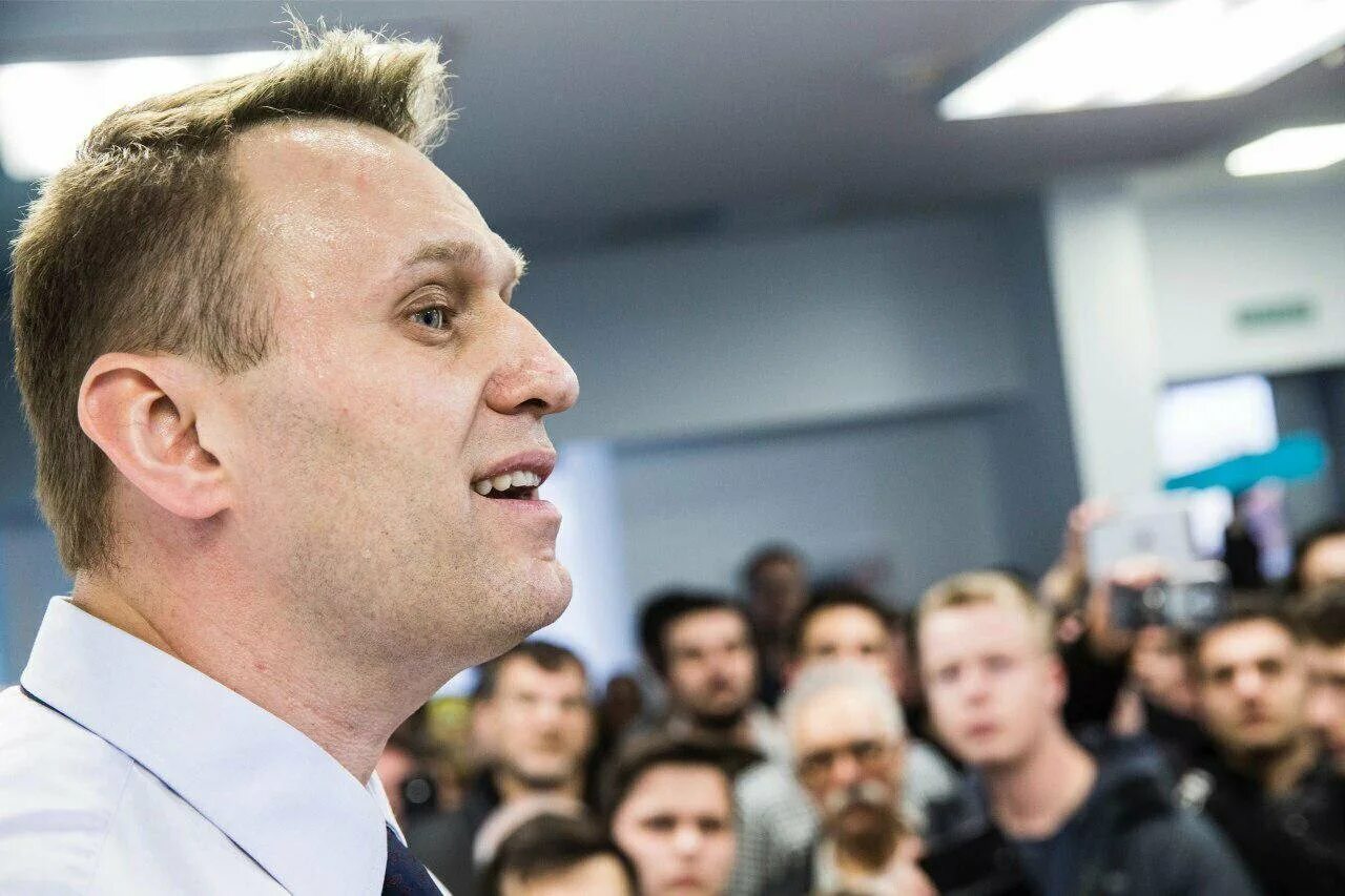 Фото навального. Алексей Навальный фото. Навальный вид сбоку. Алексей Навальный в профиль. Александр Навальный.