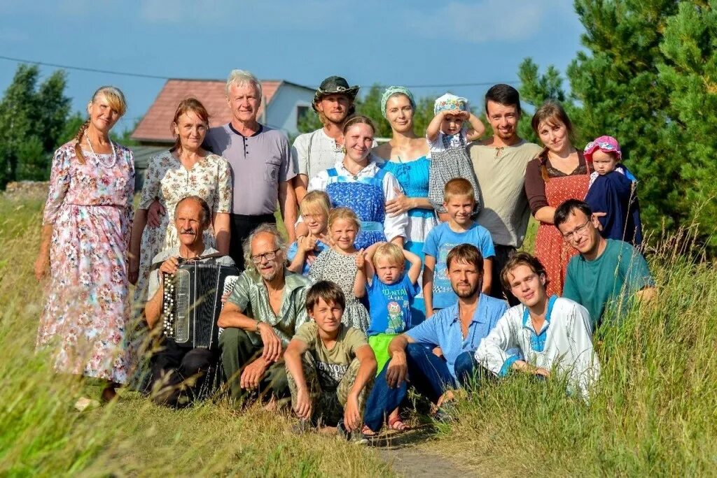 Родовое поселение. Экопоселение родовое поместье. Экопоселение миродолье. Поселение ковчег калужская область секта. Родовые поместья дети.