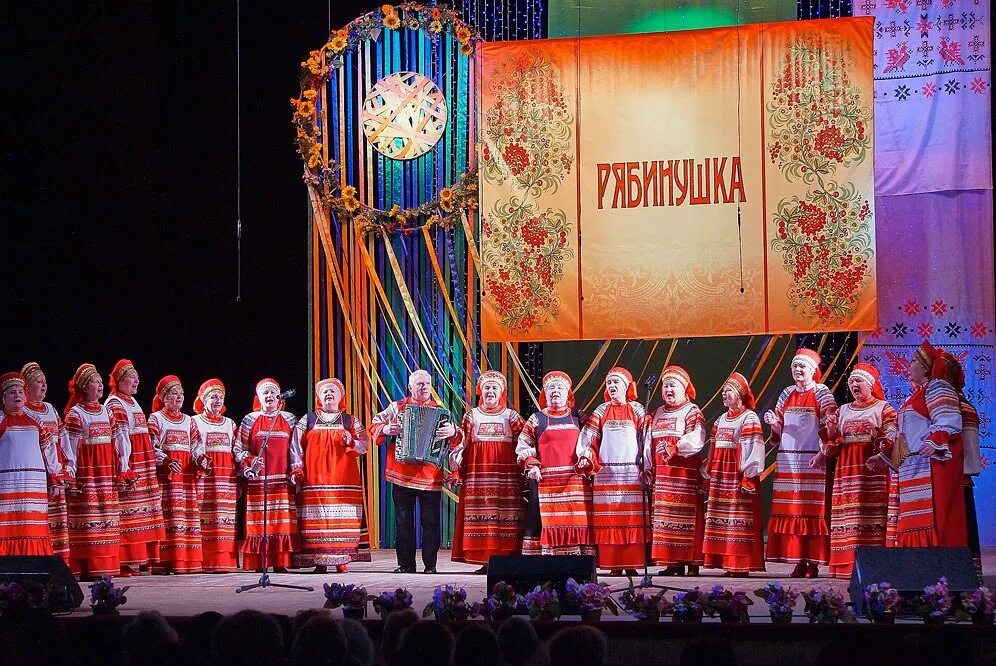 Уральская рябинушка екатеринбург. Ансамбль рябинушка пермь. Ансамбль уральская рябинушка. Народный ансамбль рябинушка. Пермь ансамбль уралочка.