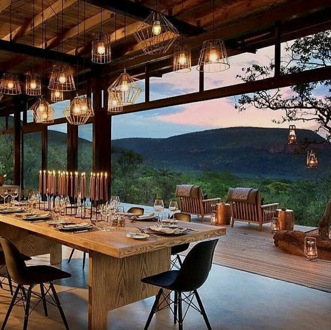 Special travel. Marataba Safari Lodge. Contrasto ресторан. Mountain Side House Hotel Design Exterior. Dining Room with Mountain view.