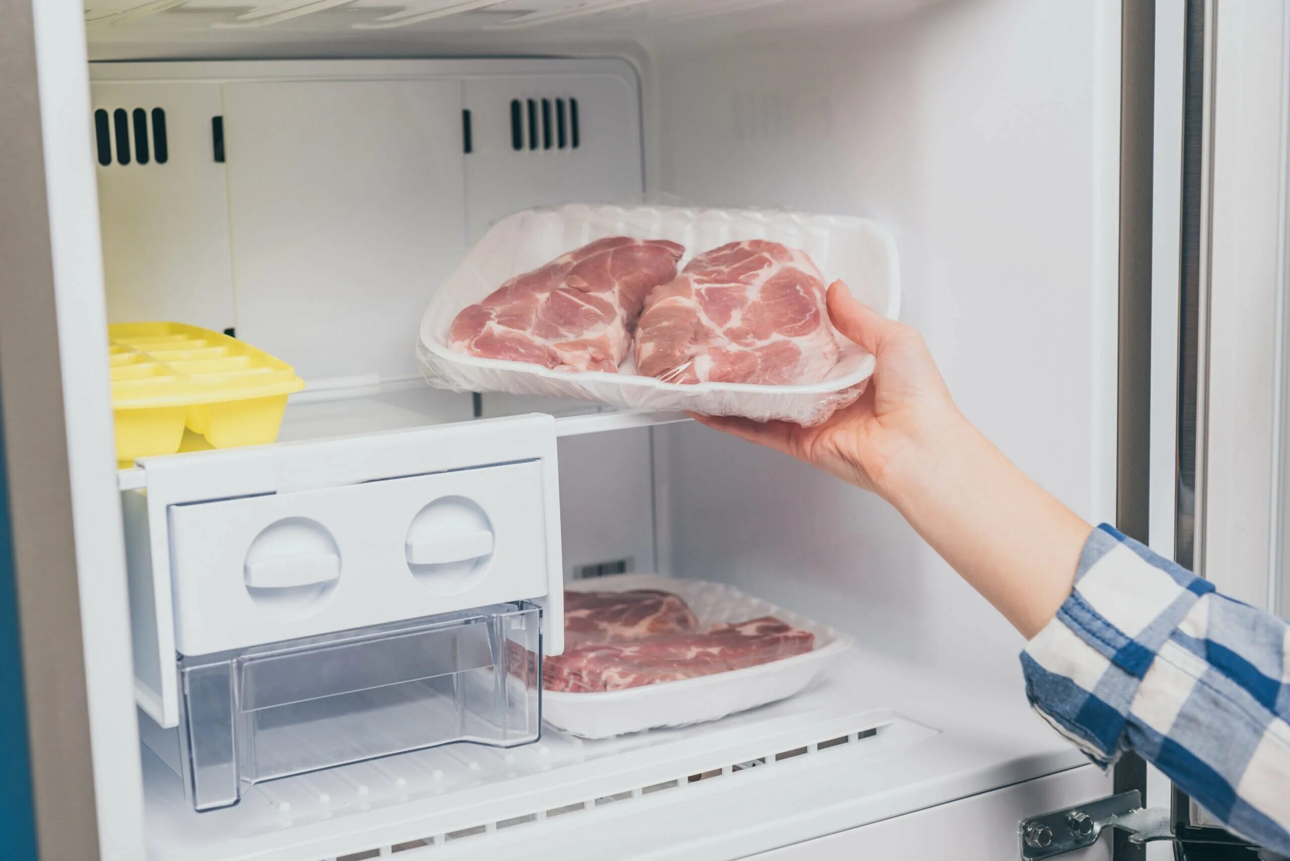 Холодильник для мяса.