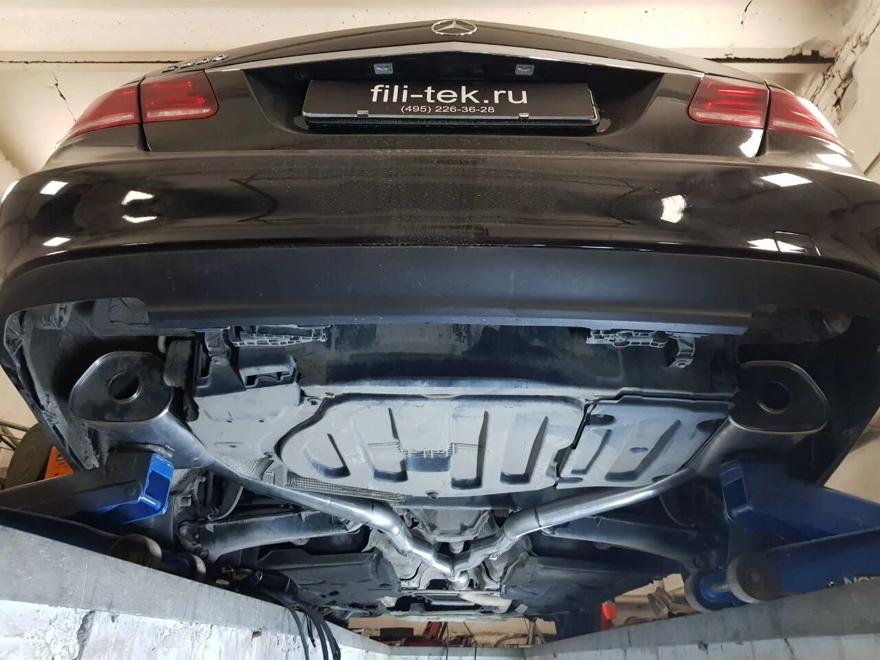 Фальш выхлоп. Выхлоп мерседес е200. выхлоп w212 e200. выхлоп c200 w205. выхлоп мерс е 200.