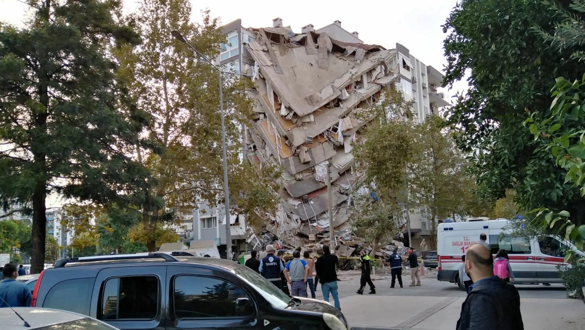 Где было землетрясение сегодня ночью. Измир турция землетрясение 2025. землетрясение в турции 30 октября 2025. землетрясение в турции 1999.
