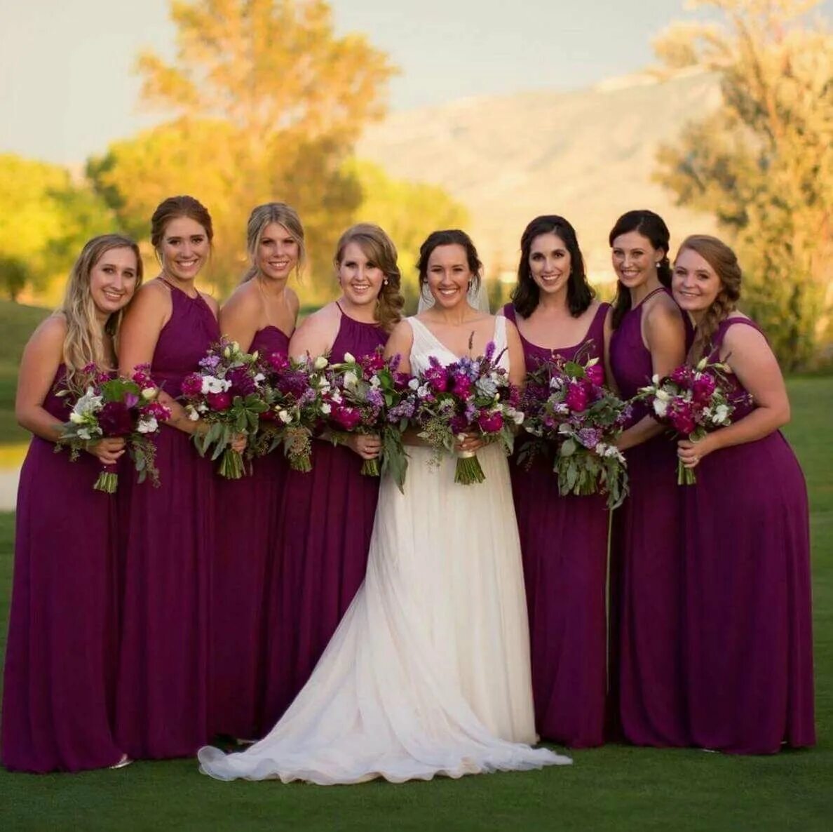 Какие есть цвета свадеб. Платье на свадьбу к подруге. Платье подружки невесты фиолетового цвета. Сиреневые платья для подружек невесты. Цвет свадьбы.