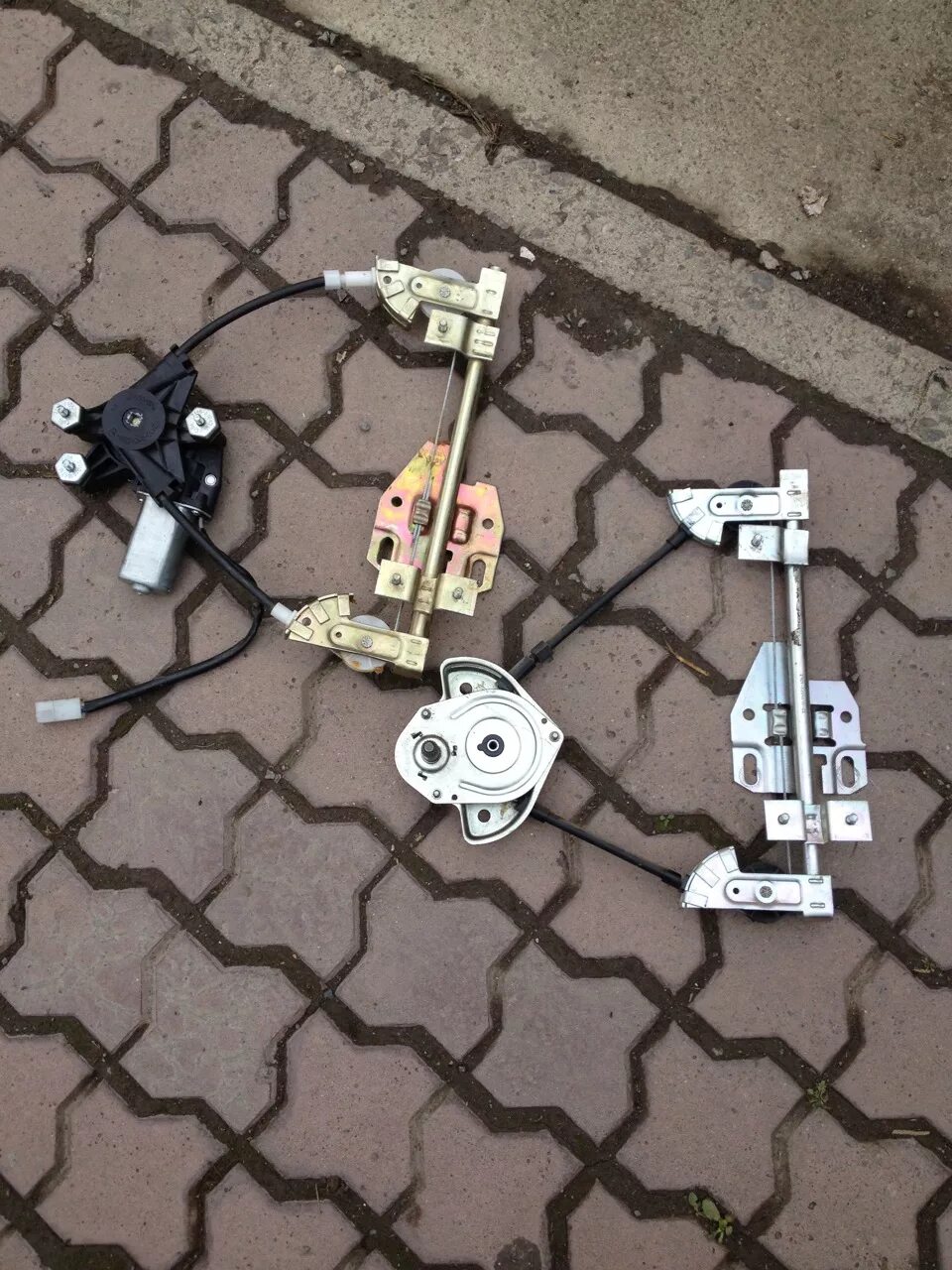 Электростеклоподъемники на ваз 2114 передние. Задние стеклоподъемники ваз 2114. Механический стеклоподъемник ваз 2109. Задние стеклоподъёмники ваз 2114. Трапеция стеклоподъемника ваз 2115.