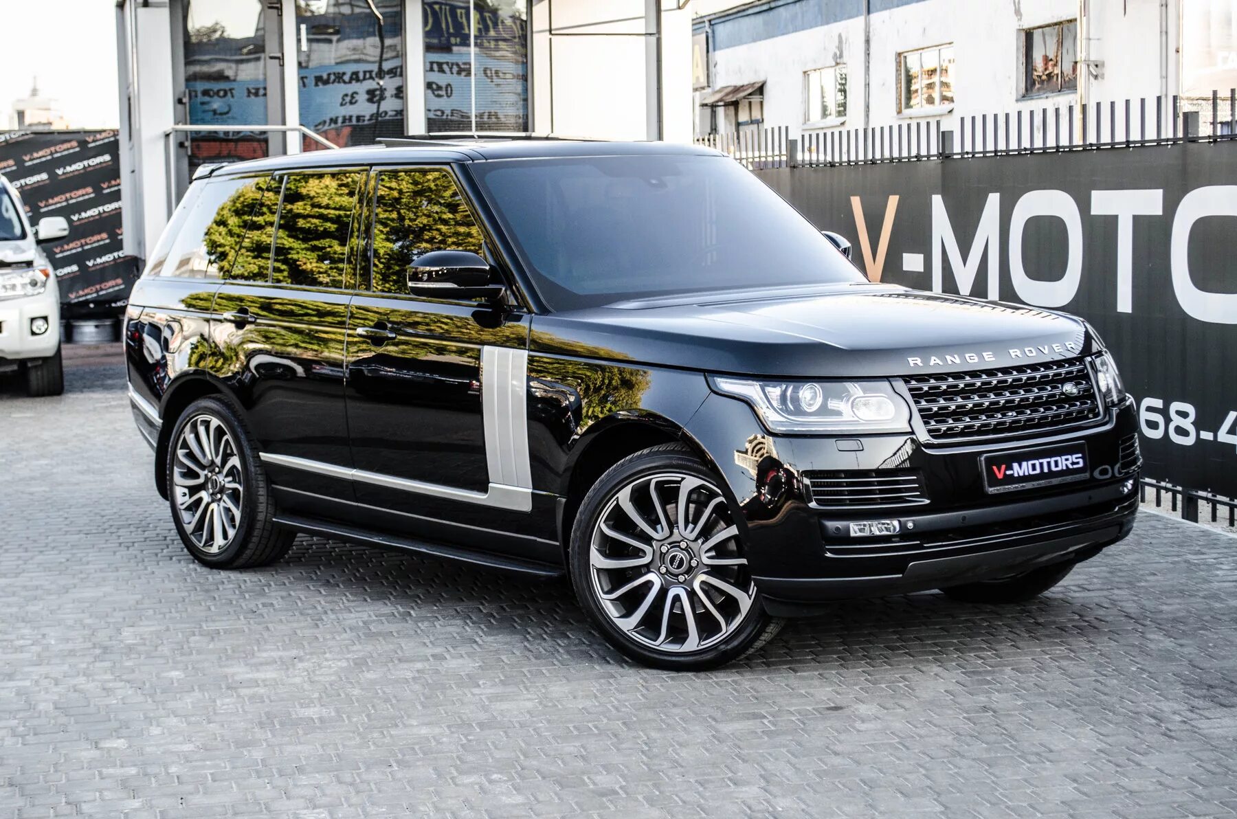 Рендж ровер вог 4.4 дизель. Range Rover 2013 4.4 дизель. Range Rover Vogue тонированный. Тонированный Рендж Ровер Вог 2013. Рендж Ровер Вог 3 черный с тонировкой.