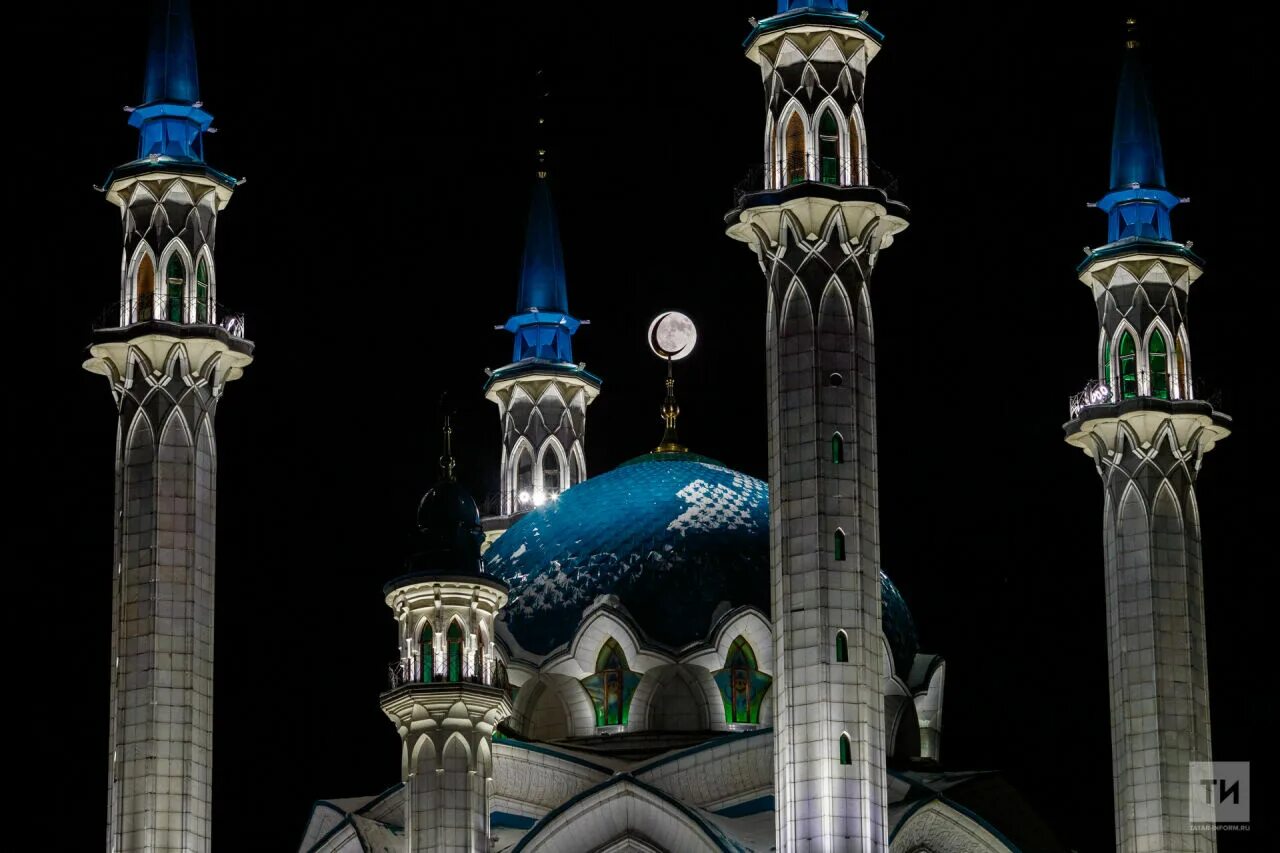 Ураза сегодня казань. Курбан-байрам 2023 кул Шариф. Мечети Татарстана. Казань мечеть Луна. Красивая мечеть фото.