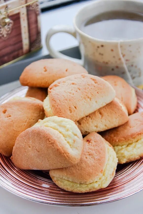 Сочники. Пирожное сочник. Сочники с творогом. Сочень с творогом. Вкусные сочни