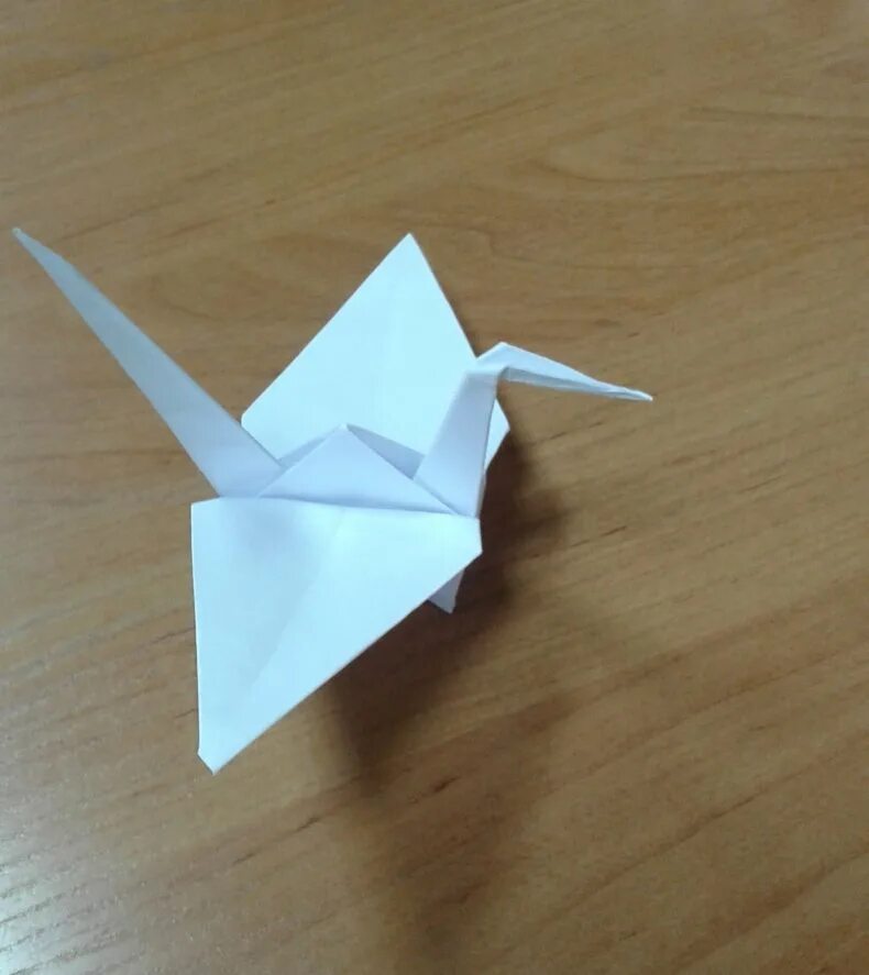 Бумажный журавль. Оригами Журавлик. Журавль оригами. Поделка Журавлик из бумаги. Оригами белый Журавлик.