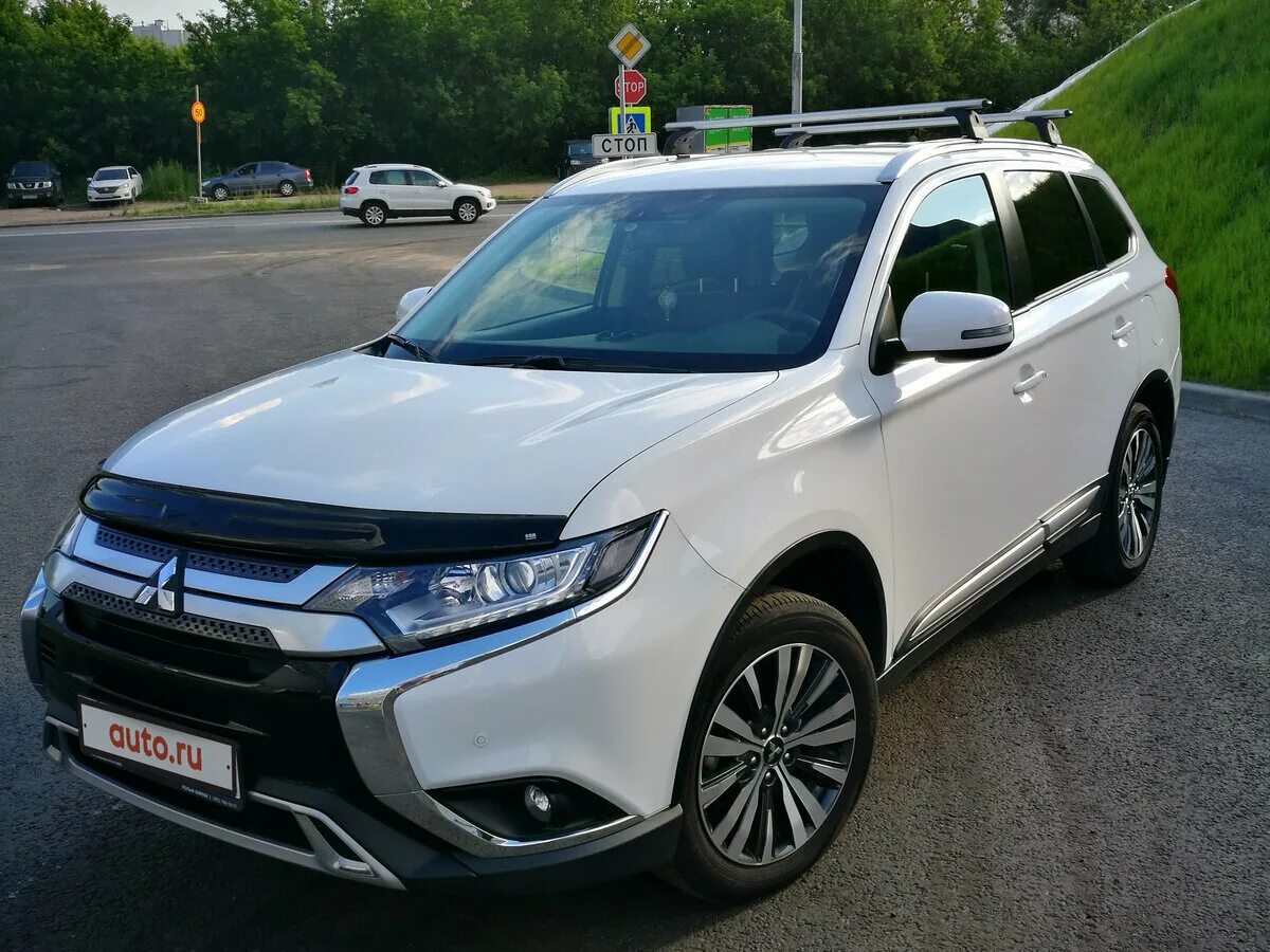 Мицубиси аутлендер обзор. Mitsubishi Outlander 2019. Мицубиси Аутлендер 2019. Мицубиси Аутлендер 3 Рестайлинг. Митсубиси Аутлендер 2019 года.