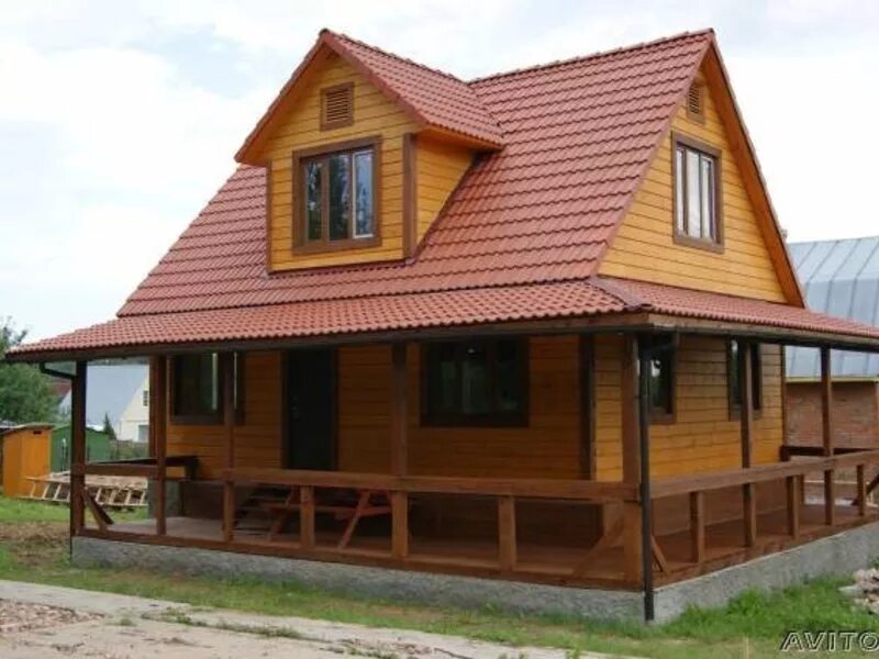 крыша на дачу дом. мансардный дом с балконом. дачный дом с двускатной крышей. крыша для дачи под ключ. хозпостройки для дачи.