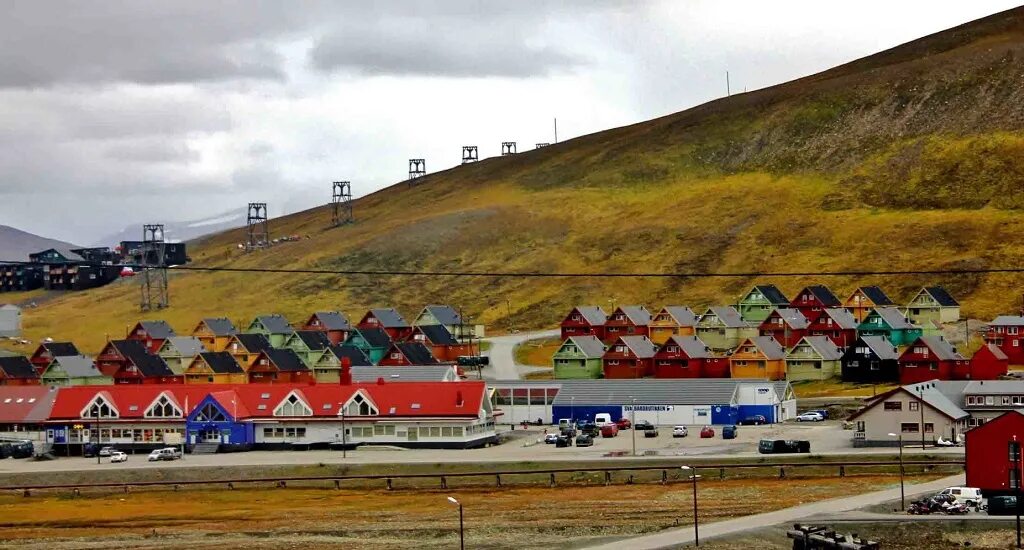 Лонгйир фото. Лонгйир longyearbyen норвегия. Шпицберген. Лонгйир аэропорт. Город лонгйир.