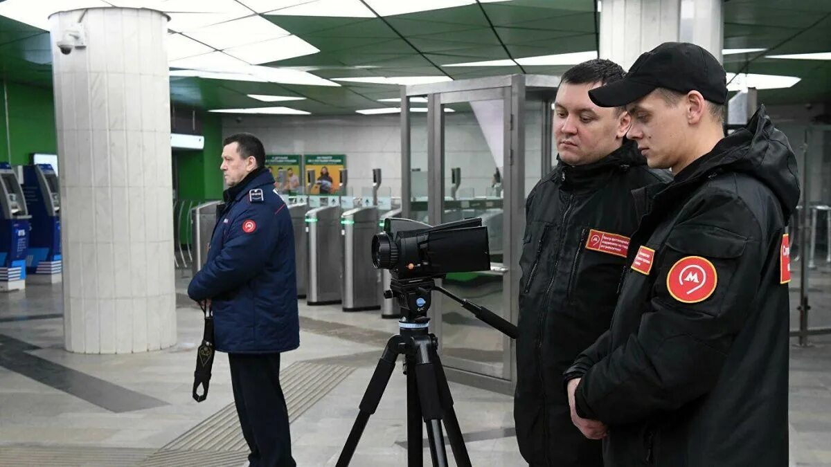 Инспектор безопасности в метрополитене. Охрана Московского метрополитена. Служба безопасности метрополитена. Служба безопасности Московского метрополитена. Сотрудник службы безопасности метрополитена.