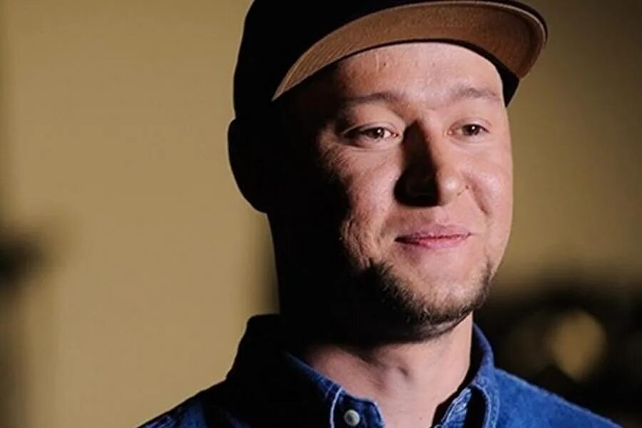 Бумбокс солист. Солист группы бумбокс. Солист группы бумбокс. Бумбокс солист. Фронтмен бумбокс.