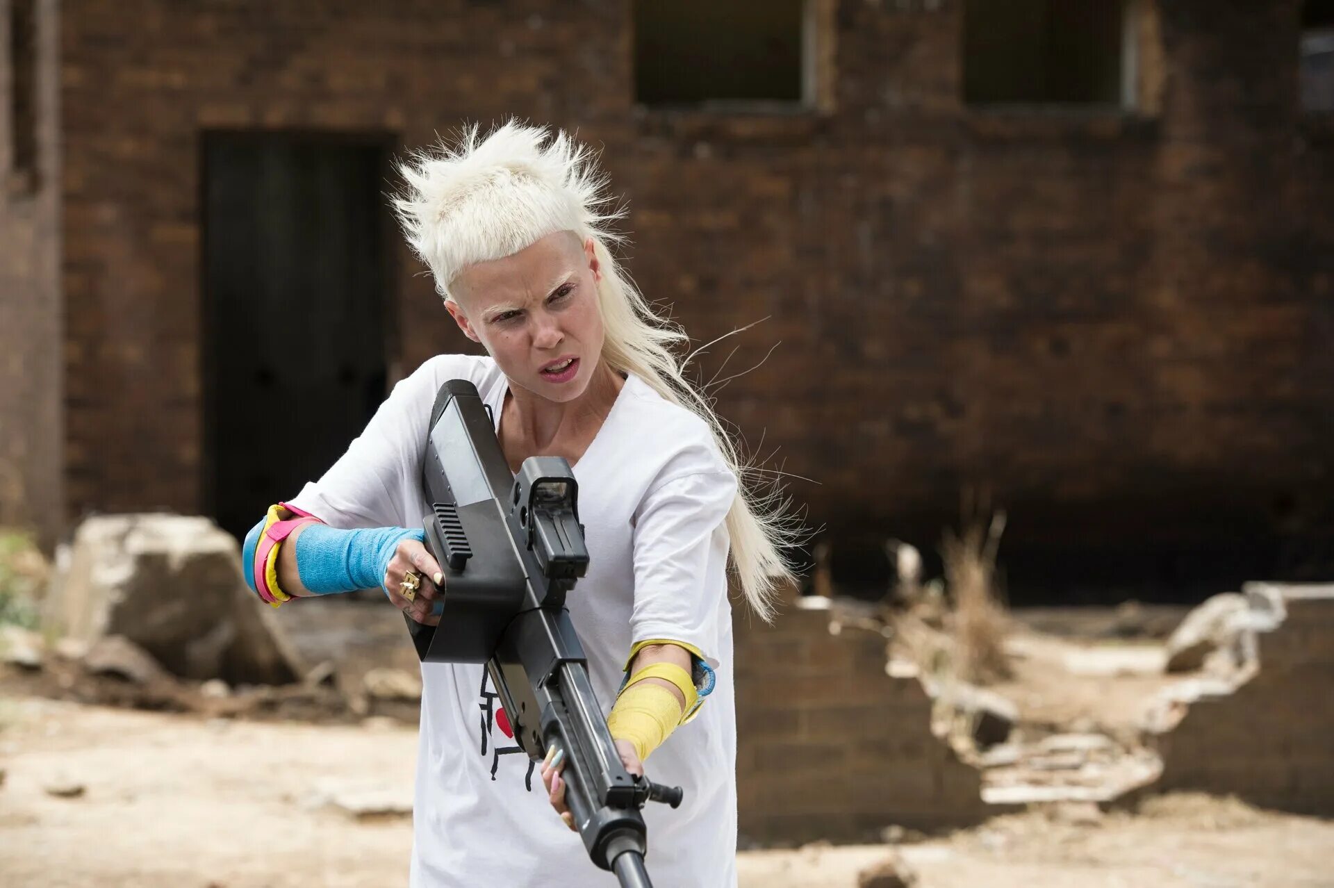 Хью джекман чаппи. Робот потимени чапаи хью джекман. Фильм про робота чаппи. Хью джекман робот. 1 робот по имени.