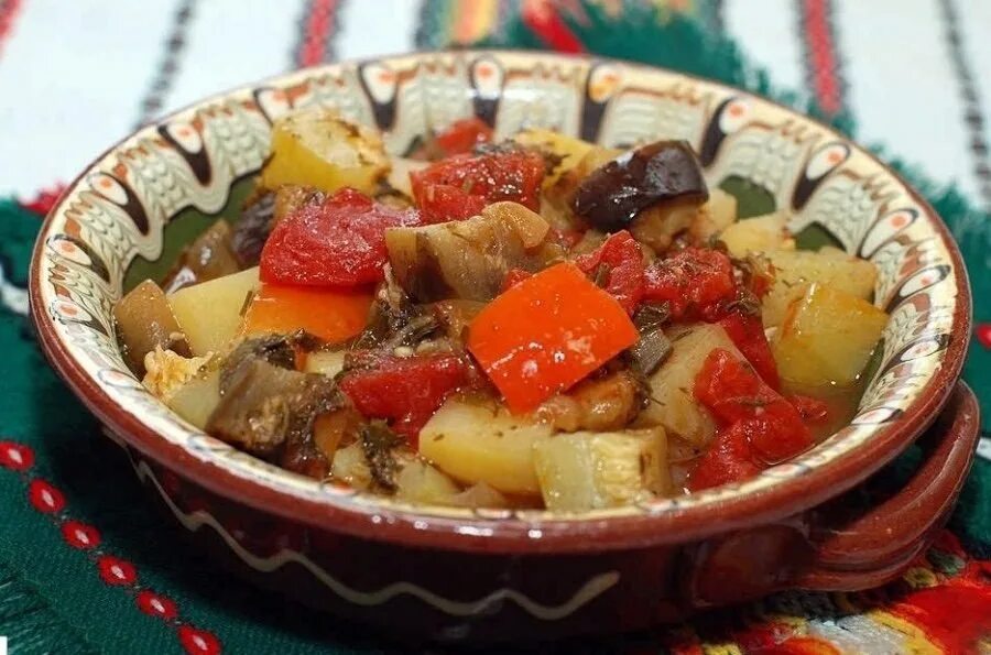 Грузинские чанахи в горшочках. Чанахи с бараниной. Курица с овощами в горшочке в духовке. Рагу в горшочках в духовке. Запечь овощи в горшочке.