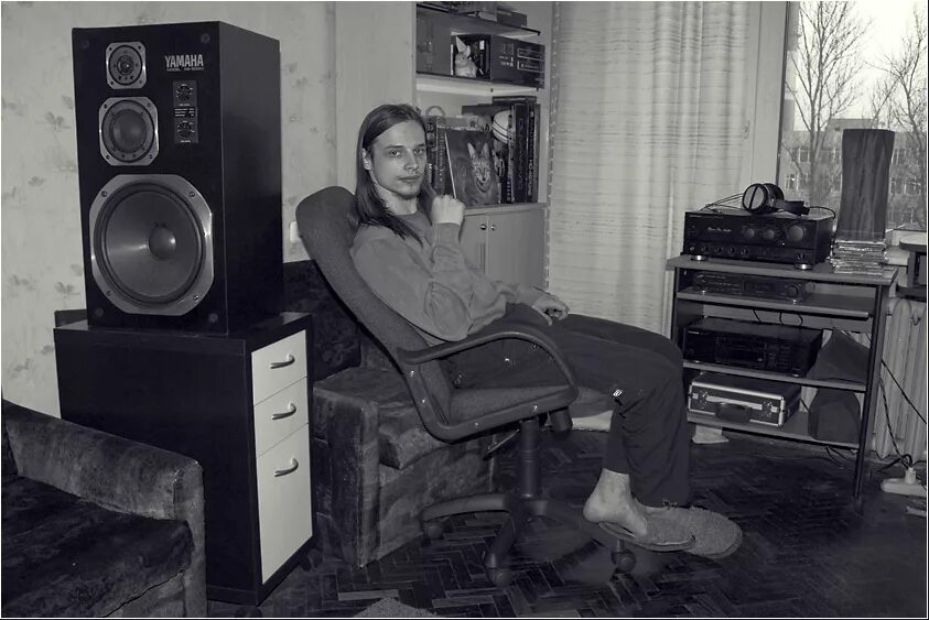 юрий чернавский композитор. парень с пластинкой. магнитофон 90 годов. уголок меломана. иван меломан яровое.