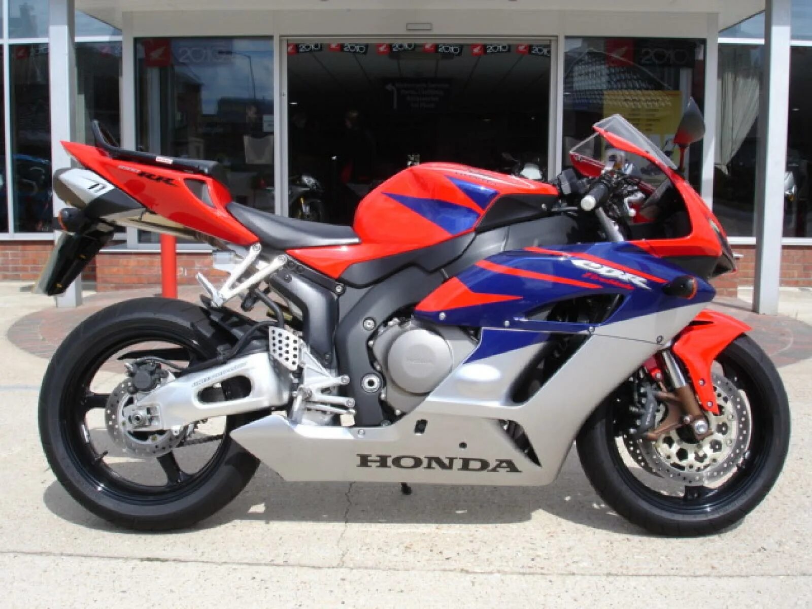 Honda cbr fireblade. Honda cbr1000rr Fireblade. Honda 1000rr Fireblade. Honda Fireblade 1000. Honda 1000rr Fireblade 2006.