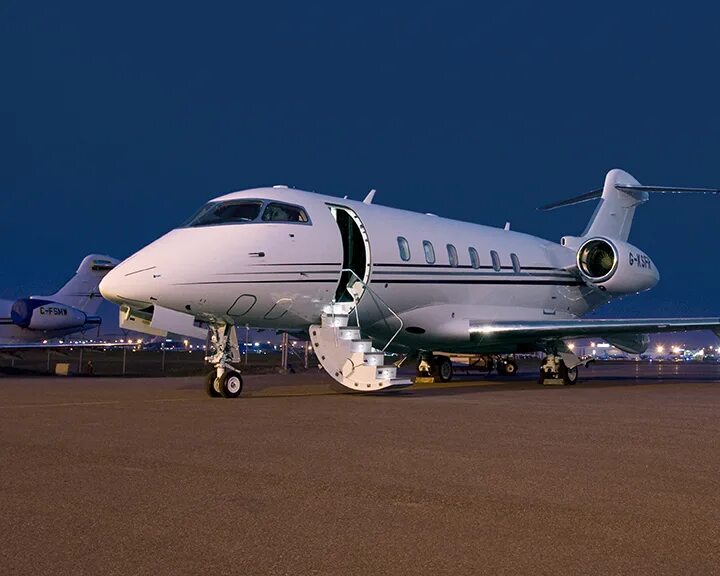 Bombardier challenger 650 разведчик. Бомбардир это. Бомбардье челленджер 300. Самолет челленджер бомбардье. Бомбардье самолет.