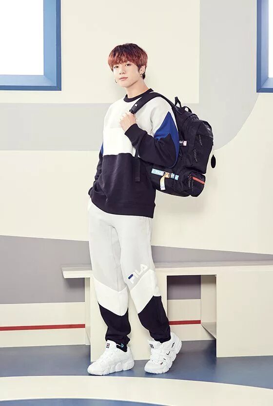 Jung kook standing. Fila BTS Чонгук. БТС Fila 2020. Чонгук Фила 2020. Чонгук в полный рост Fila.