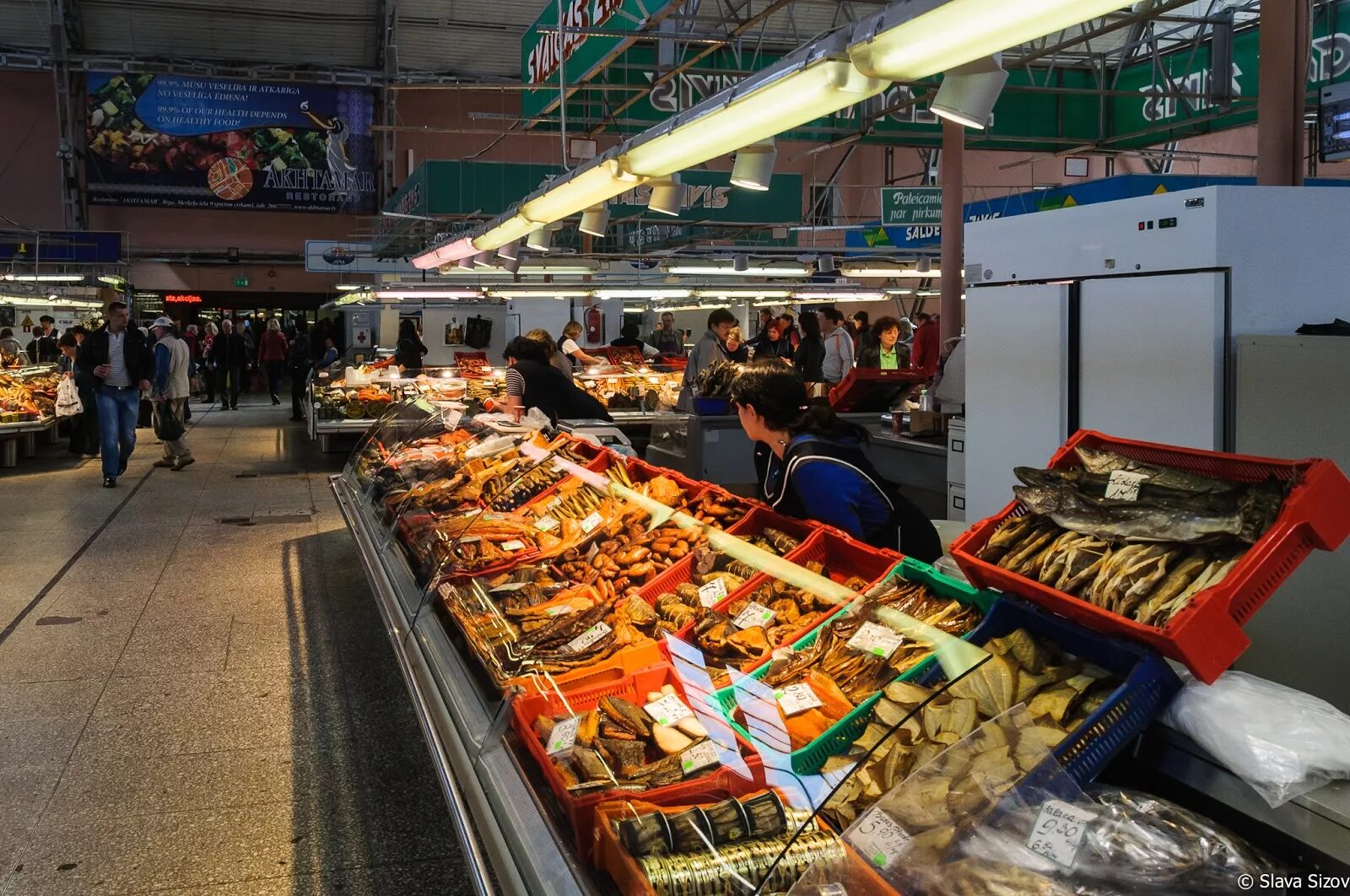 Современные крытые рынки. Рига маркет. Рига маркет. Рижский рынок продуктовый. Центральный рынок в риге фото.