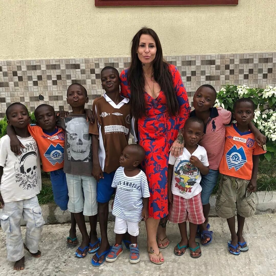 Женщина спасла мальчика. Женщина спасла мальчика. Женщина спасла мальчика. Ребенок провалился под лед. Мать убила новорожденного ребенка.