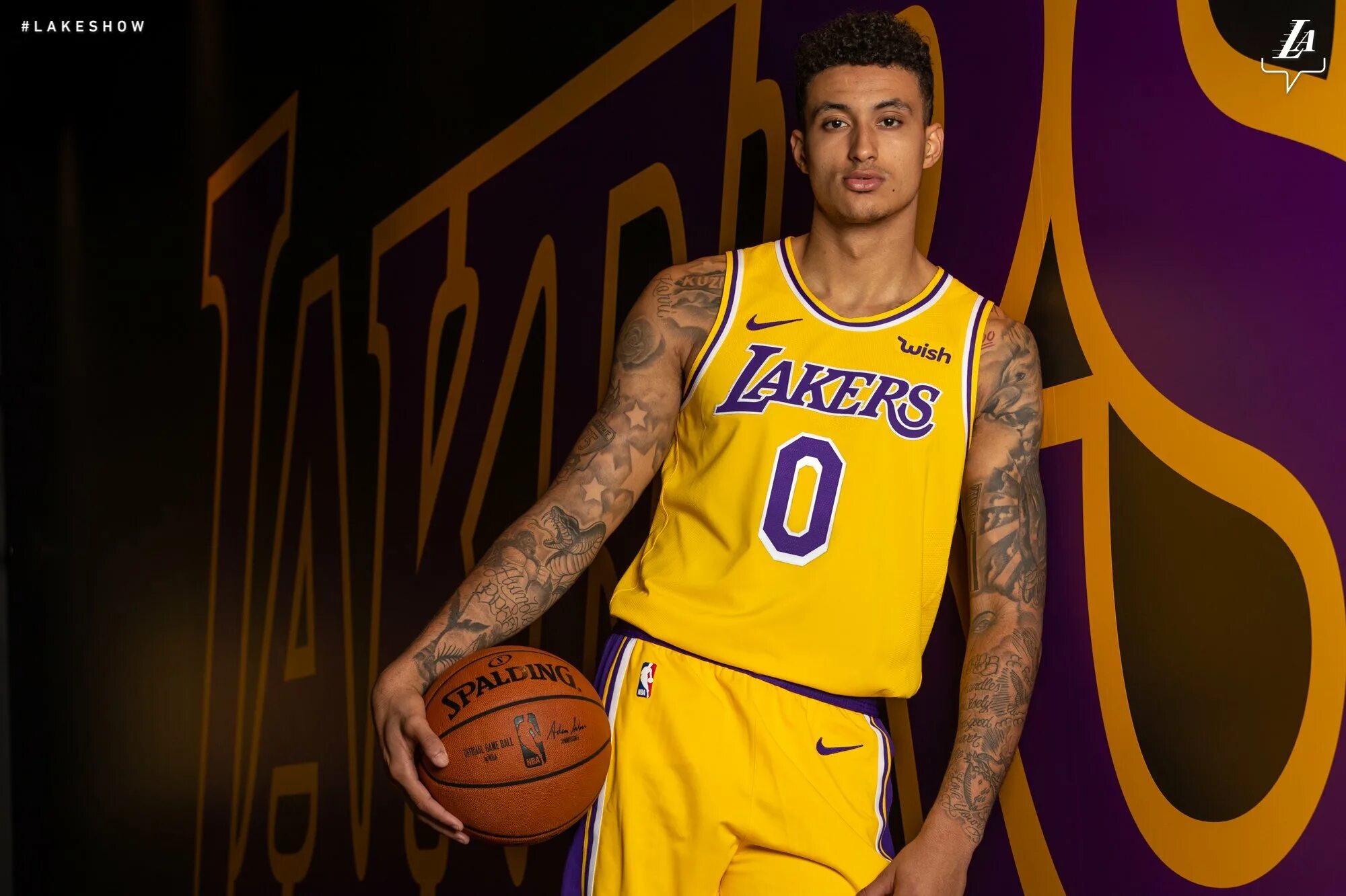 Нулевой игрок. Kyle Kuzma. Форма команды Лос Анджелес Лейкерс. Lakers 23 номер игрок. Баскетбольная форма Lakers.