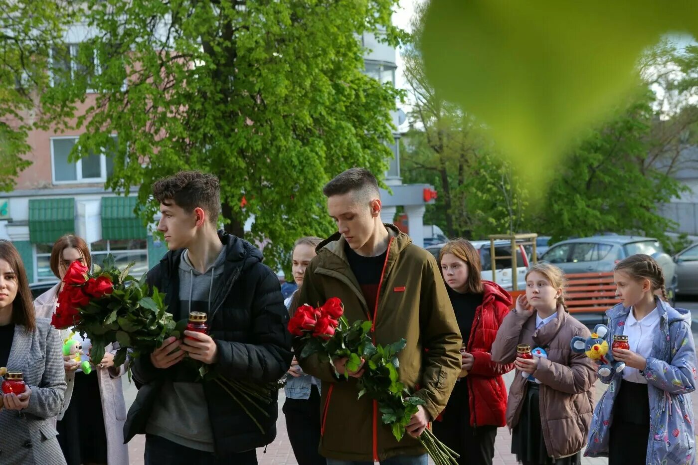 Список погибших в белгороде на сегодня. Скорбим и помним 175 школа Казань. Памятник погибшим детям в Казанской гимназии. Белгород скорбим.