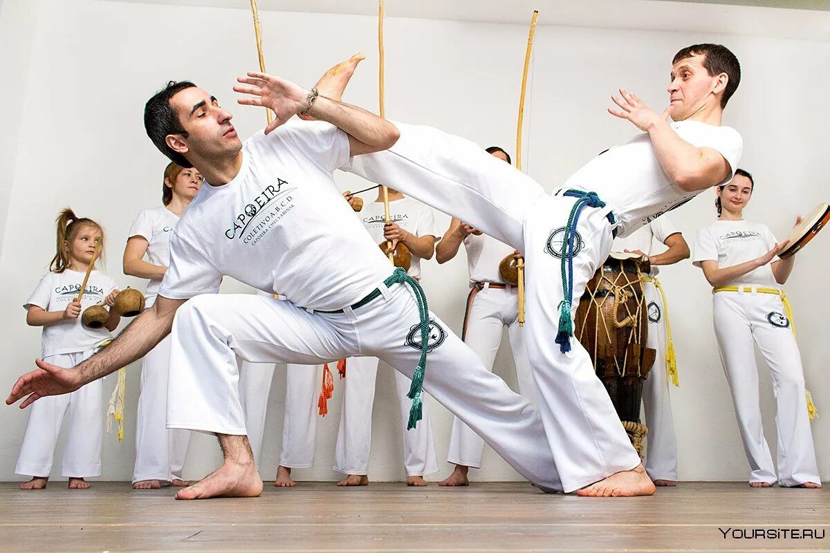 Боевые искусства бразилии. Чизора капоэйра. Чизора капоэйра. Капоэйра на природе. Капуэро.