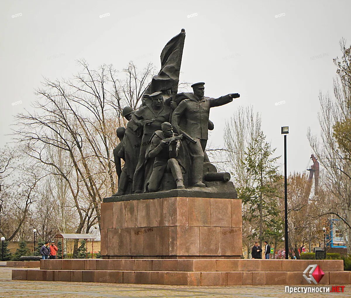 Песня не покинешь этот сквер