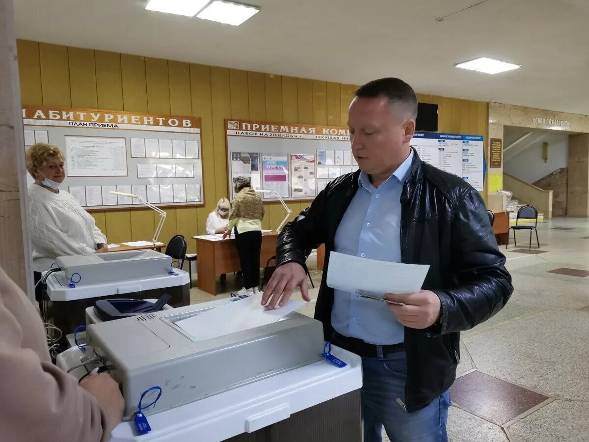 Глава проголосовал на выборах. Глава города балаково 2025. выборы балаково 2025. избирательный участок фото.