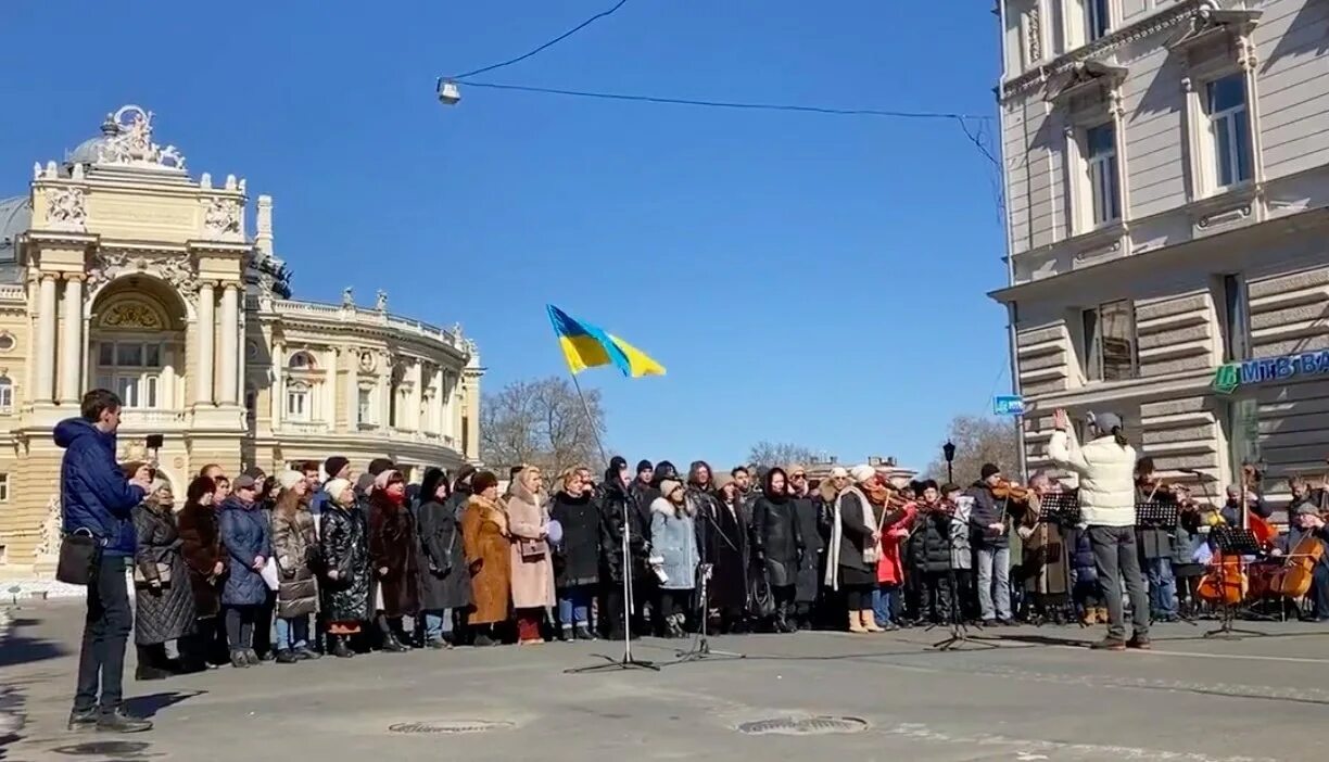 Часы одесских. Оперный Одесса сейчас. Центральная Украина. Знаменитости Молдавии. Одесский оперный март 2022.