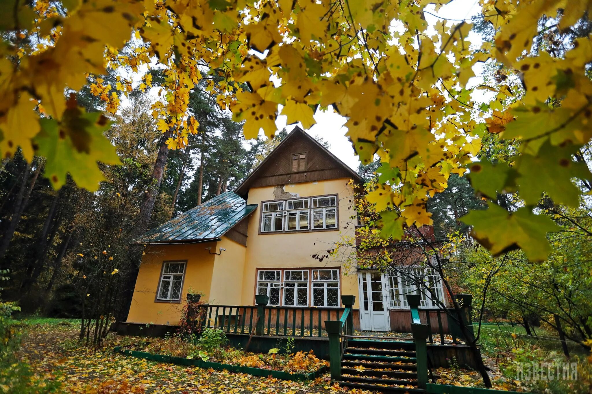 Дачи писателей в переделкино. Дом-музей Чуковского в Переделкино. Поселок писателей Переделкино. Музей Чуковского в Переделкино. Переделкино дачи писателей.