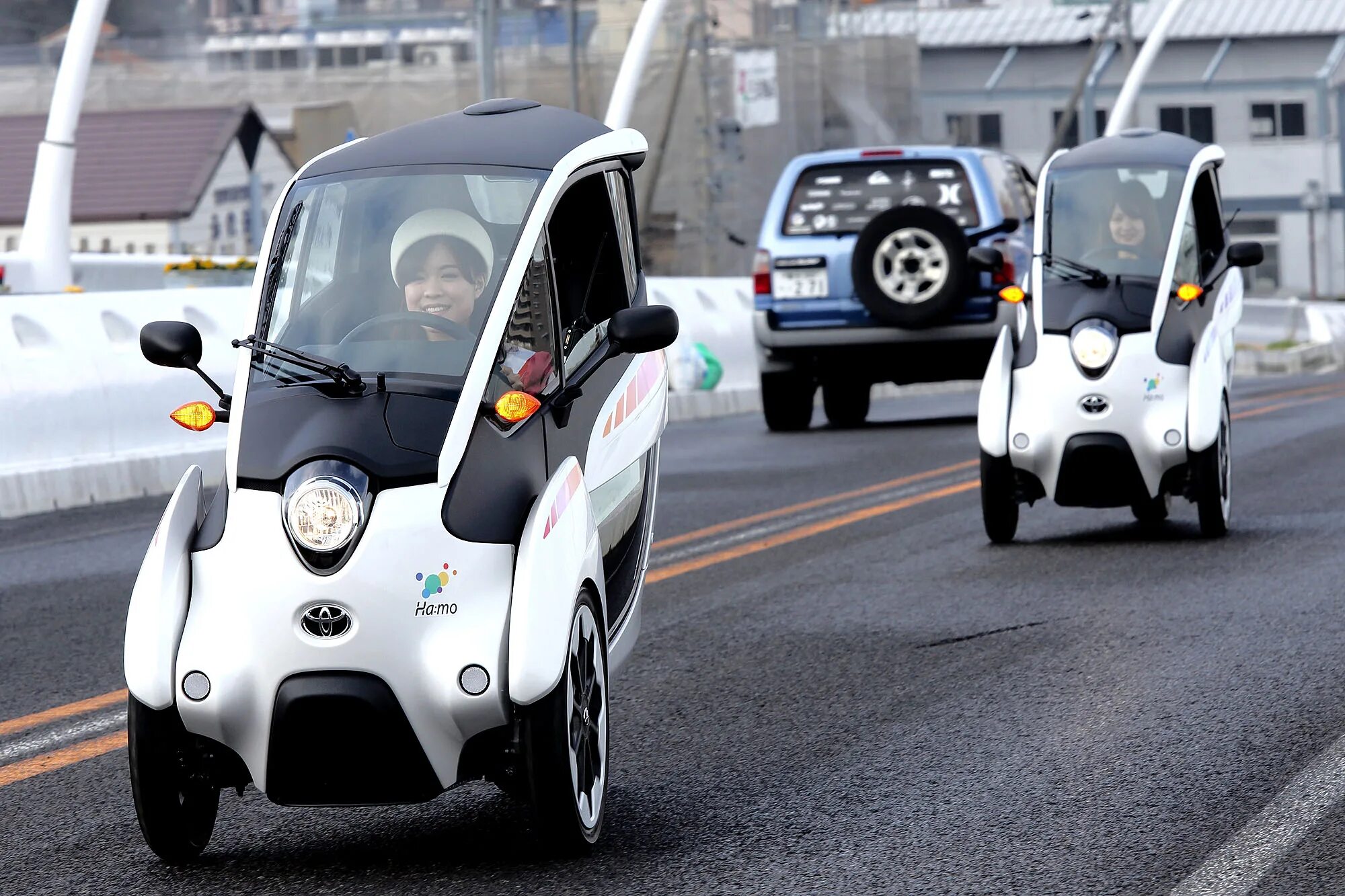 Renault electric car. Электрокар 2020 рено твизи. Электромобиль тойота трехколесный. Электромобиль рено твизи. Электрический автомобиль самому.