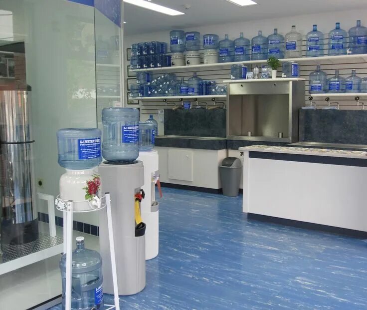 Пластиковые бутылки в магазине. Вод шоп. Бутилированная вода. Ближайшие магазины аквафор. Vda shop.