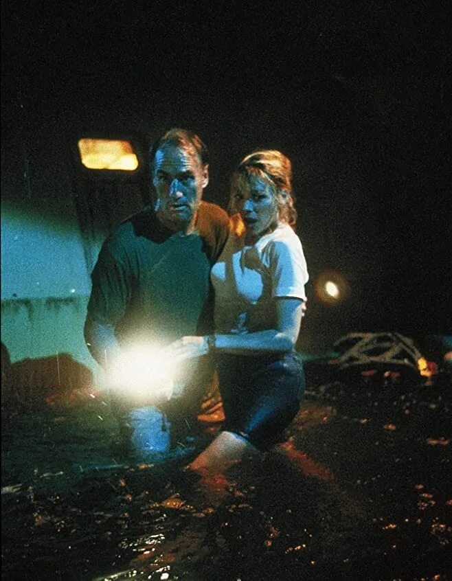 Тварь 1998. Тварь 1998. Тварь 1998. Тварь 1998. Тварь питера бенчли фильм.