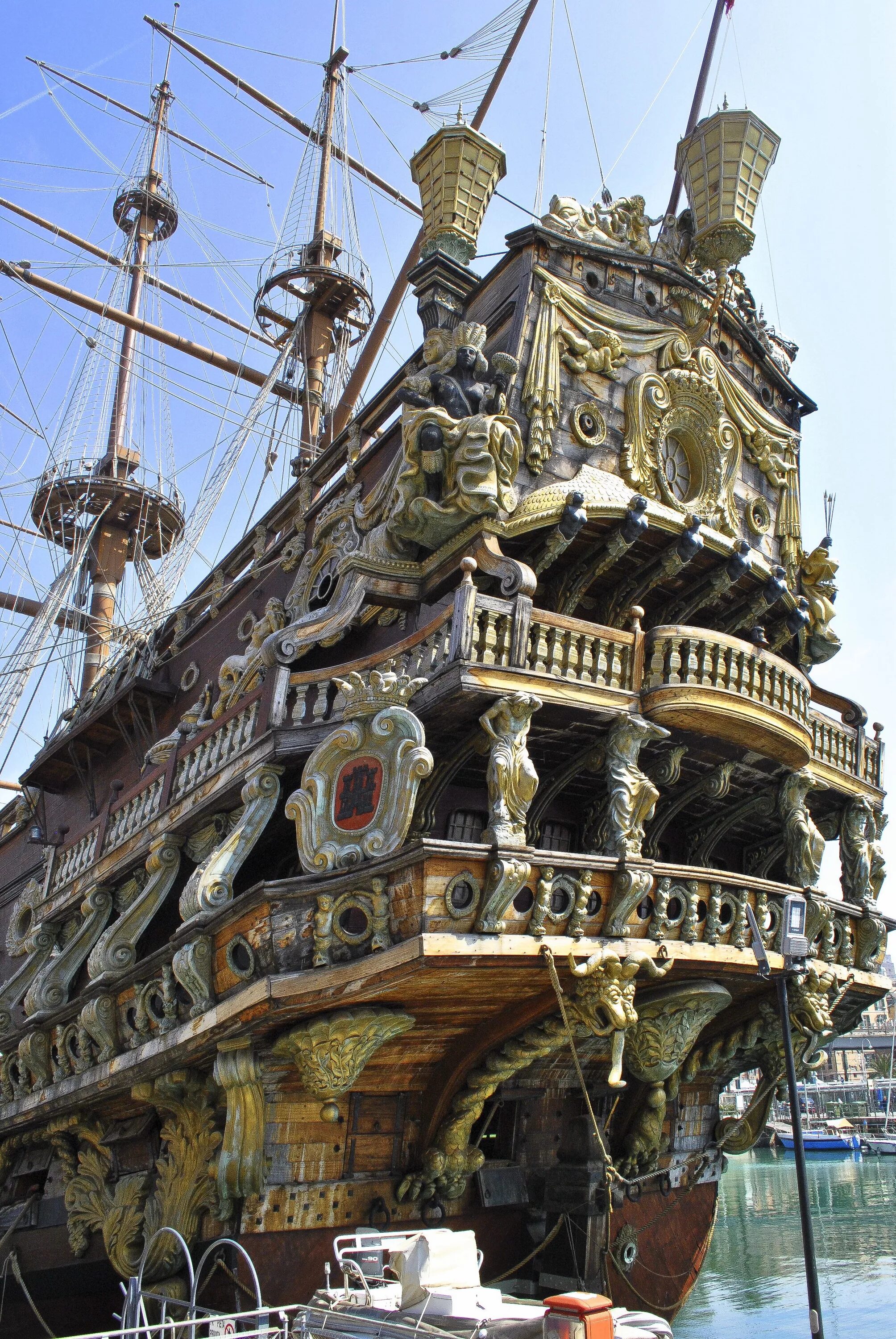 Большой пиратский корабль. Большой пиратский корабль. Большой пиратский корабль. Месть королевы анны пираты карибского моря 5. Испанский галеон 16 века.