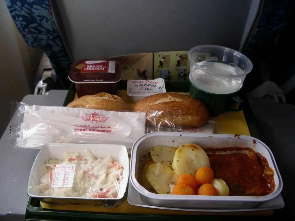 Питание в поезде. Продукты в поезд. Еда с собой в самолет. Еда в самолете Москва Нью-Йорк.