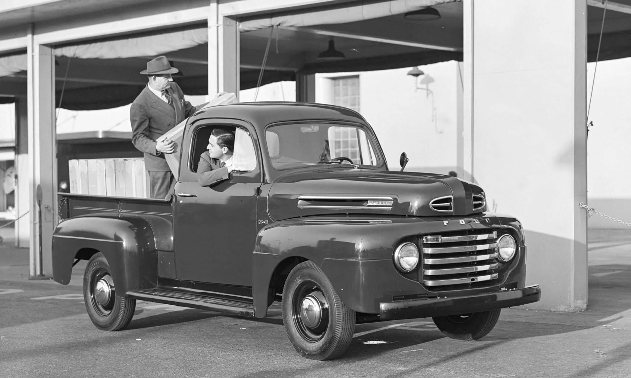 Пикап немка. Ford Pickup 1948. Ford f1. Ford f1 1950. Ford f1 Pickup 1948.