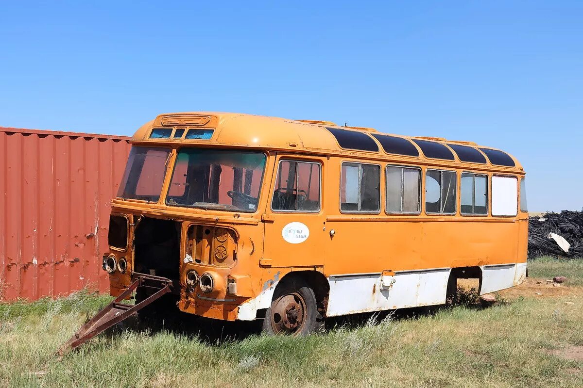 Купить автобус паз на авито. ПАЗ 672 fotobus. ПАЗ 672 экспортный. ПАЗ 672 4 ВД. ПАЗ 672 Северный.