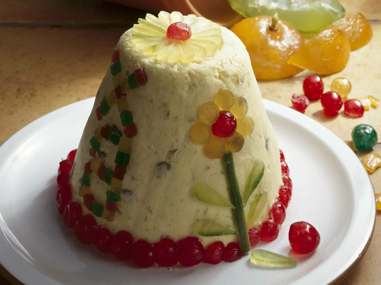 Как приготовить вкусную творожную пасху. Украшение творожной пасхи. пасха из творога. блюдо для творожной пасхи. украсить пасху творожную.