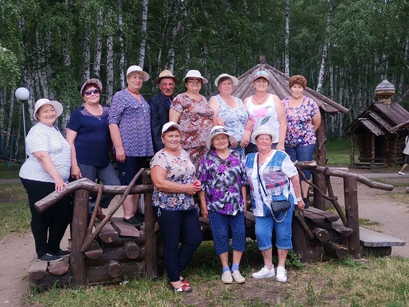 Погода в савино карагайский. Посёлок Карагайский Верхнеуральский район. Сельский отдых. Лагерь отдыха Карагайский Верхнеуральский район. Карагайский люди.