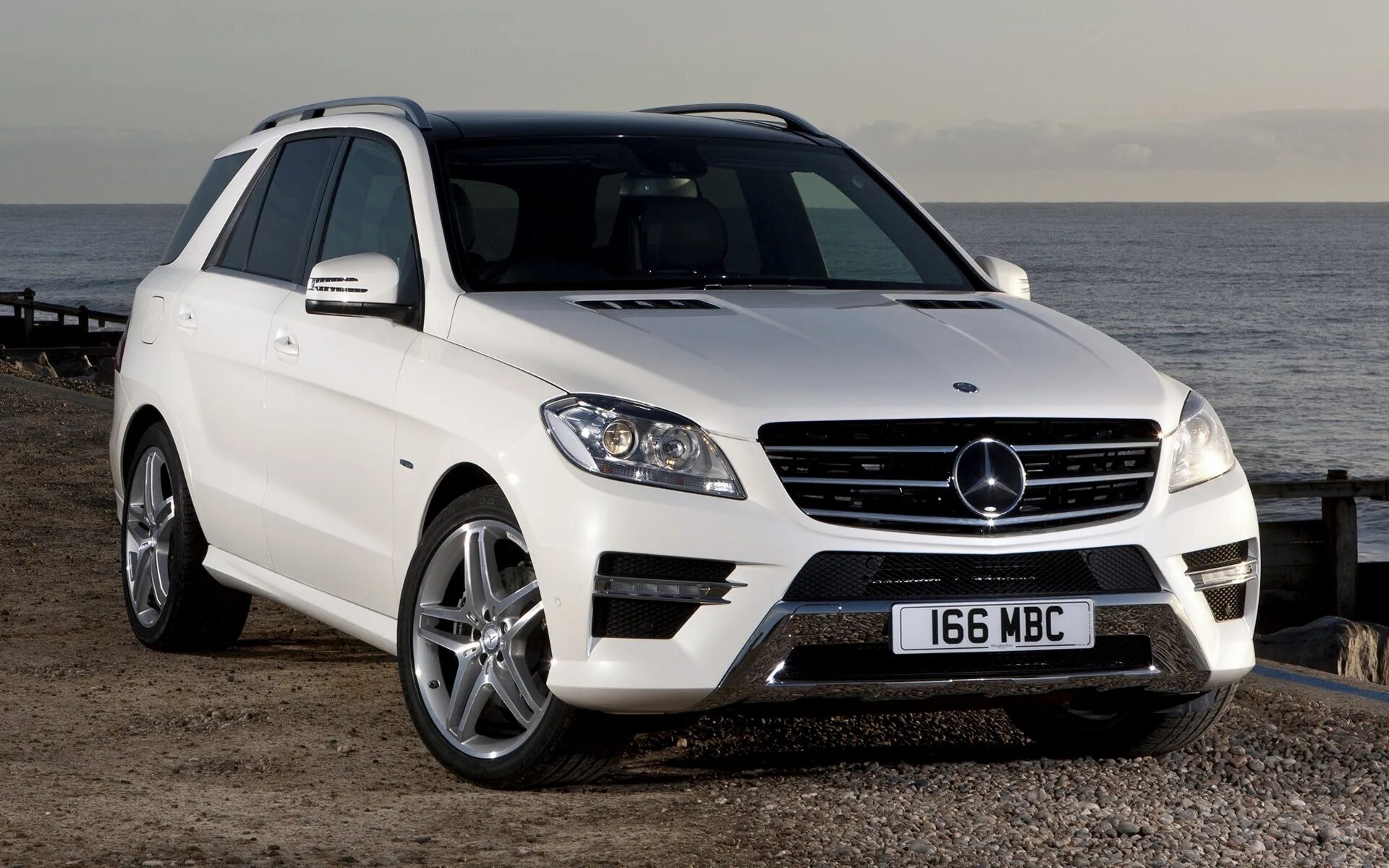 Mercedes ml 164. Мерседес w166 белый. Mercedes m отзывы. Мерседес мл 300 2011. Бмв мл 350.