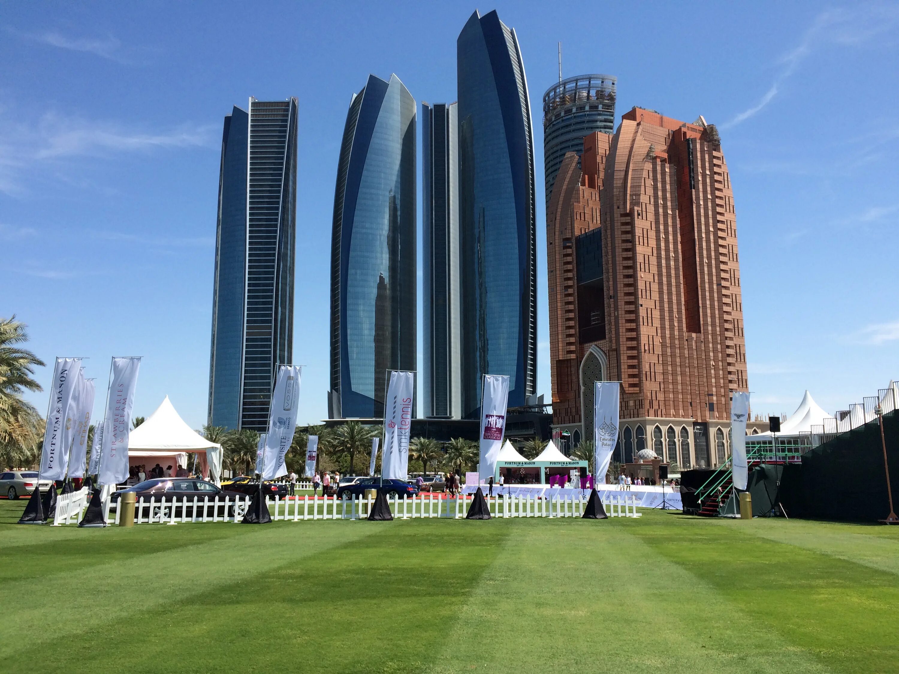 Etihad towers. Башни этихад. этихад тауэрс в абу. etihad абу даби. здание абу даби 4к.