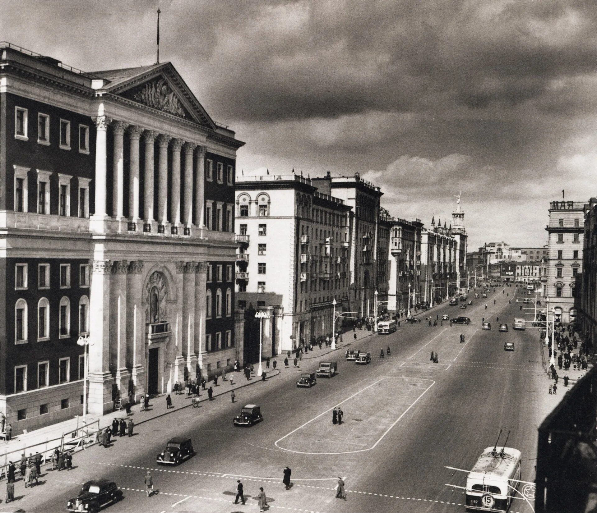 Москва 1934 года. Тверская улица в 30е годы. Тверская улица 1940-е. Тверская улица 1930. Тверская улица 1950-е мэрия.