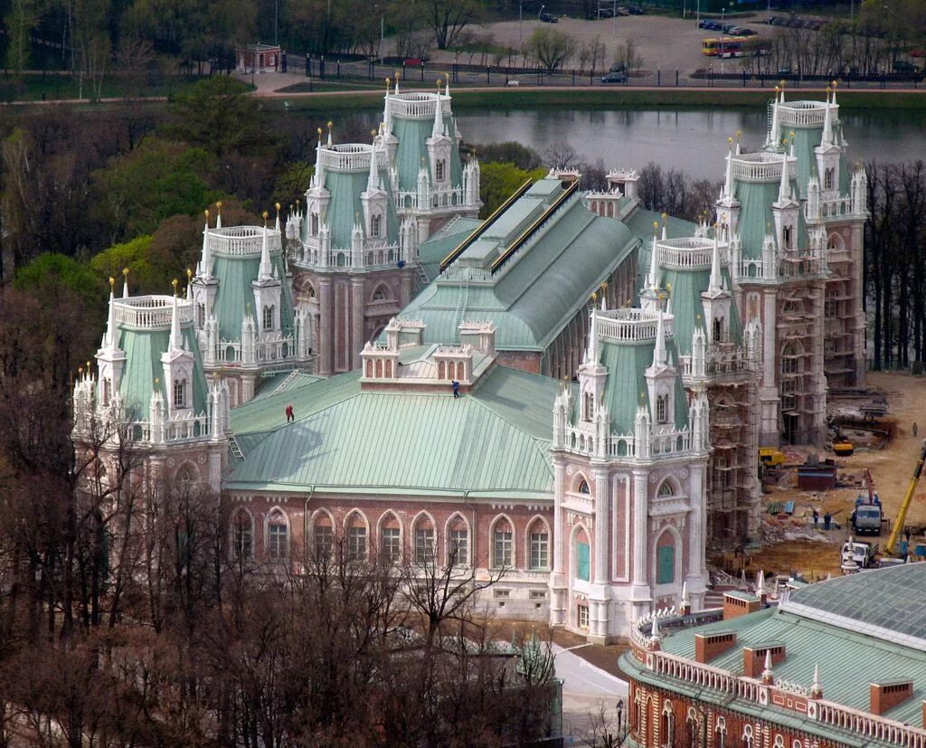 Architecture russia. Замок в Царицыно Москва. Архитектура Виктора Энрича в Москве. Большой Царицынский дворец неоготическая архитектура России. Путиловский дворец в Москве.