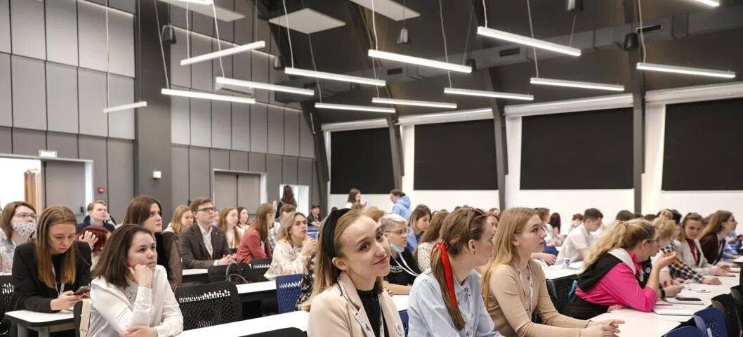 Лекционный зал фэи тюмгу. Афиша дебют первокурсника тюмгу. Пакет первокурсника тюмгу. Пакет первокурсника тюмгу. Школа естественных наук тюмгу.