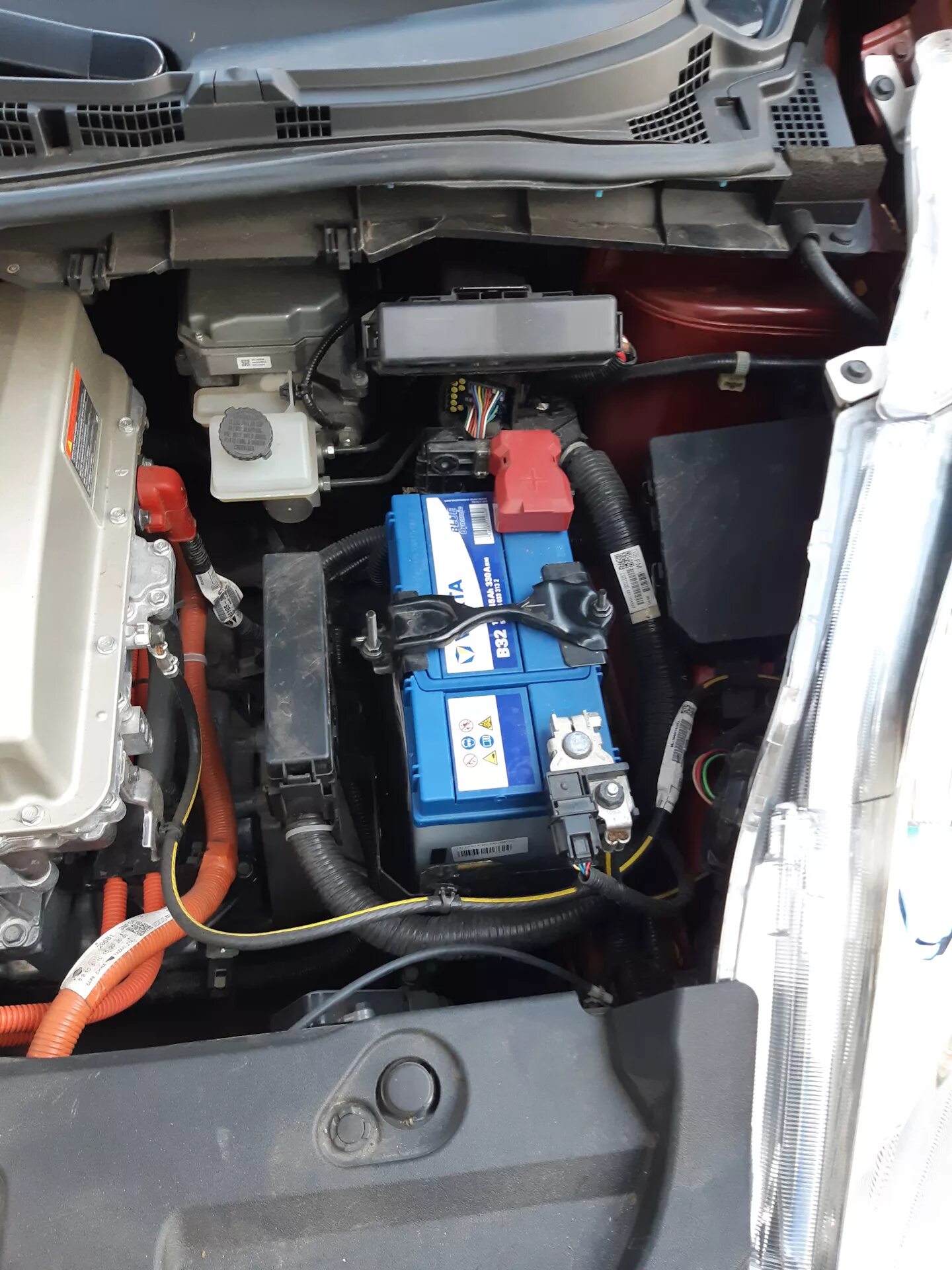 Ниссан лиф аккумулятор 12 вольт. Nissan leaf замена батареи. Охлаждение электромобиля. Nissan leaf аккумулятор. Подогрев батареи на nissan leaf.